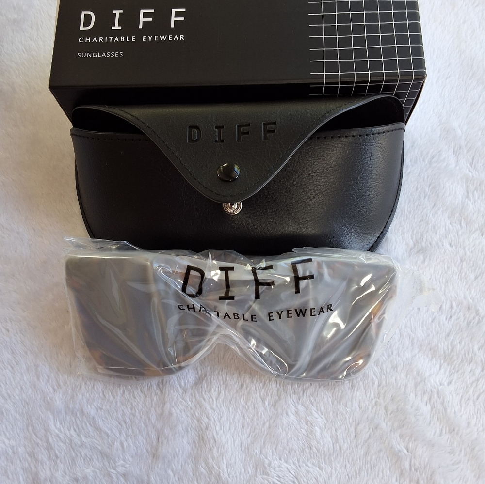 Diff Eyewear Black and Brown Sunglasses with Protective Case